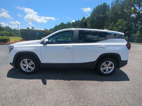 Used 2024 GMC Terrain SLE image 7