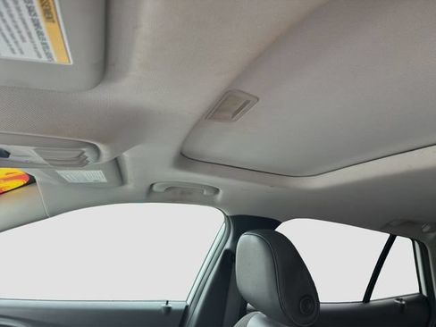 Used 2024 Chevrolet Trax LT w/ Sunroof Package FWD image 12