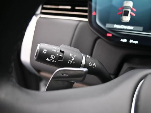 Used 2025 Land Rover Range Rover SE image 12