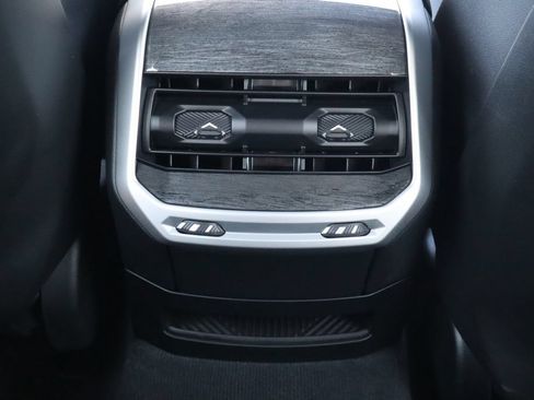 Used 2026 BMW 740i w/ Premium Package RWD image 32