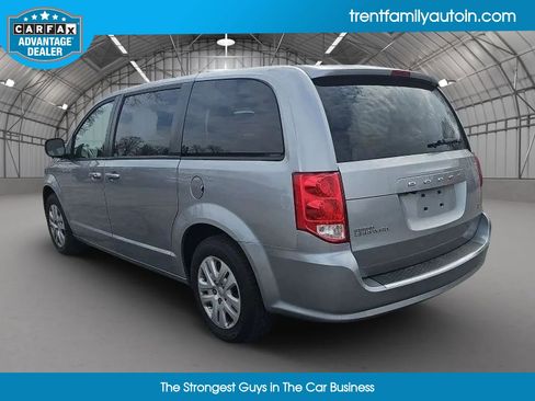 Used 2018 Dodge Grand Caravan SE image 4