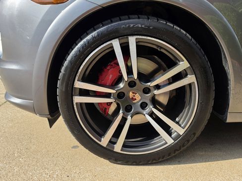 Used 2014 Porsche Cayenne GTS image 16