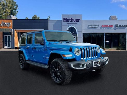 Used 2022 Jeep Wrangler Unlimited Sahara w/ Cold Weather Group AWD/4WD image 1