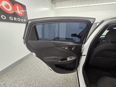 Used 2017 Chevrolet Malibu LT FWD image 25