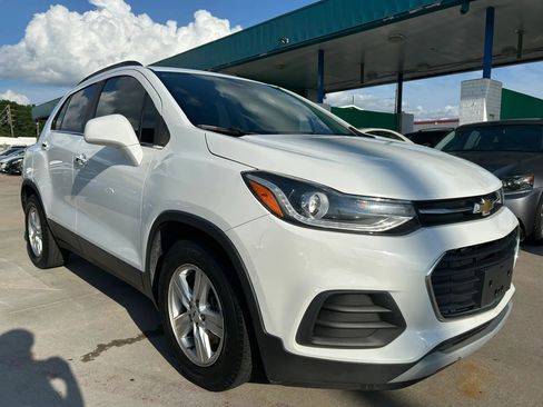 Used 2019 Chevrolet Trax LT w/ LT Convenience Package FWD image 7