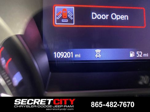 Used 2018 Nissan Pathfinder SV FWD image 17