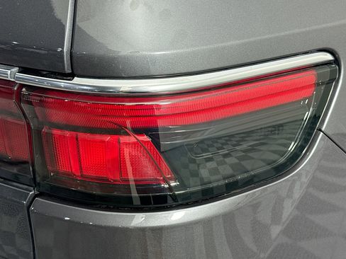 Used 2023 Jeep Wagoneer 4WD w/ HD Trailer Tow Package image 33