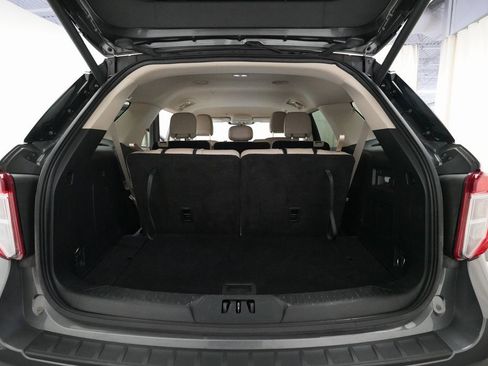 Used 2023 Ford Explorer XLT w/ Equipment Group 202A image 10