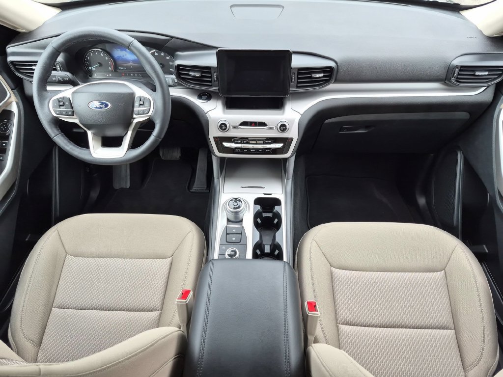 Used 2023 Ford Explorer XLT AWD/4WD image 15
