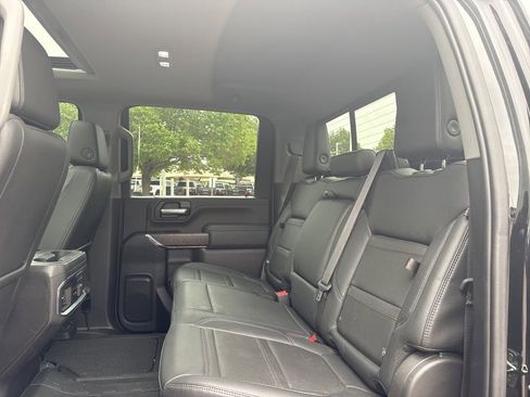 Used 2023 GMC Sierra 2500 Denali w/ Denali Black Diamond Edition AWD/4WD image 17