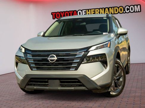 Used 2025 Nissan Rogue SV FWD image 1