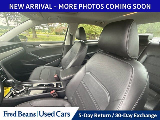 Used 2021 Volkswagen Passat 2.0T SE FWD image 11