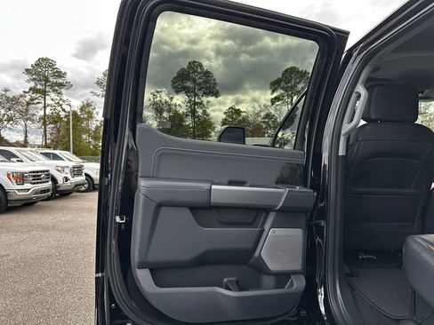 New 2026 Ford F250 Lariat w/ Black Appearance Package image 32