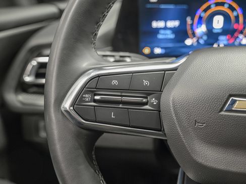 Used 2025 Chevrolet Traverse LT FWD image 19