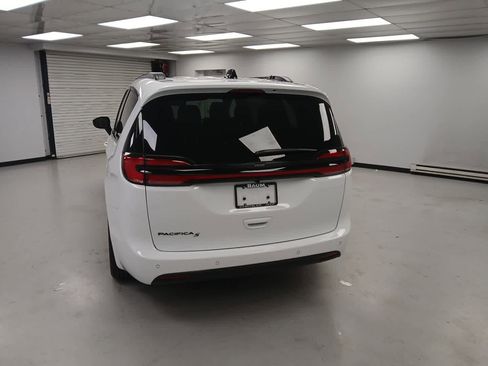 New 2026 Chrysler Pacifica Select w/ S Appearance Package image 4