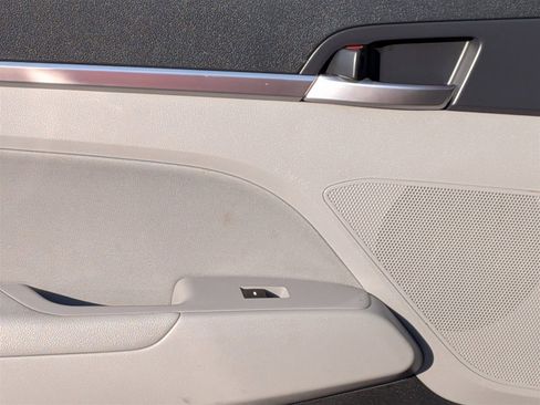 Used 2020 Hyundai Elantra SEL image 23