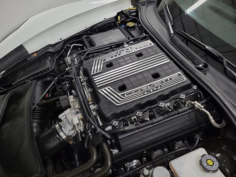 Used 2018 Chevrolet Corvette Z06 RWD image 9