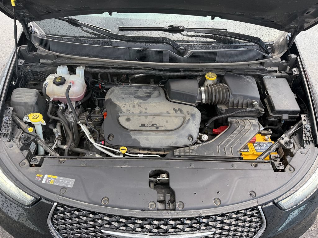 Used 2023 Chrysler Pacifica Touring-L FWD image 39