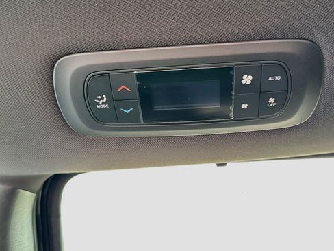 New 2027 Chrysler Pacifica Select AWD/4WD image 28