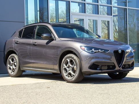 New 2025 Alfa Romeo Stelvio Sprint w/ Convenience Package AWD/4WD image 3