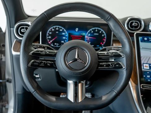 Used 2024 Mercedes-Benz GLC 300 4MATIC image 16