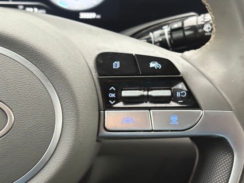 Used 2025 Hyundai Elantra SEL image 12