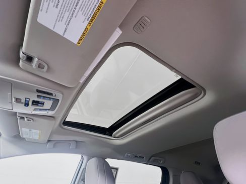 Certified 2024 Toyota Sienna LE w/ LE Plus Package image 14