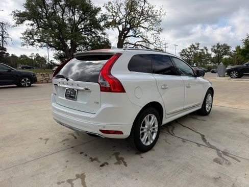 Used 2016 Volvo XC60 T5 Premier w/ Proximity Package image 6