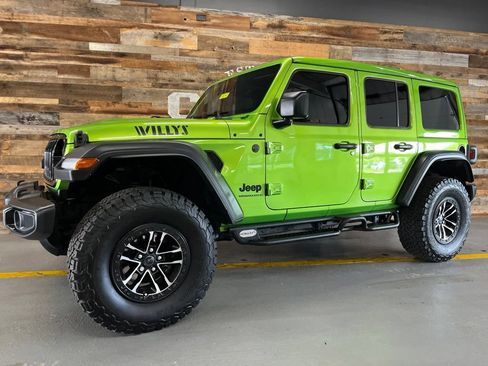 Used 2025 Jeep Wrangler Unlimited Sport AWD/4WD image 18