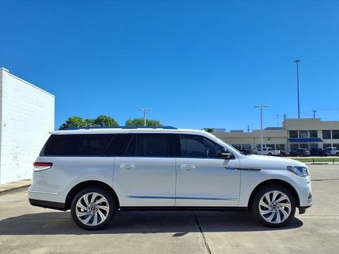 Certified 2023 Lincoln Navigator L Reserve image 21