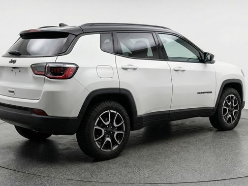 Used 2025 Jeep Compass Trailhawk AWD/4WD image 9