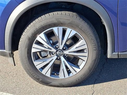 Used 2023 Nissan Rogue SV image 27