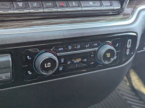 Used 2025 Chevrolet Silverado 2500 LT w/ Convenience Package image 28