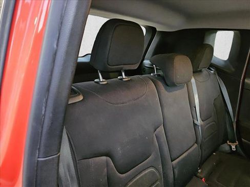 Used 2018 Jeep Renegade Latitude w/ Popular Equipment Group image 17