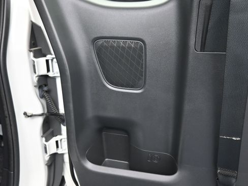 Used 2024 Nissan Frontier S w/ Technology Package image 16