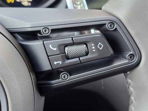 New 2025 Porsche Macan image 18