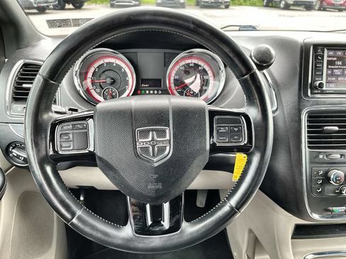 Used 2019 Dodge Grand Caravan SXT FWD image 13