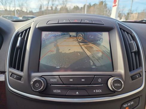 Used 2016 Buick Regal Premium image 17