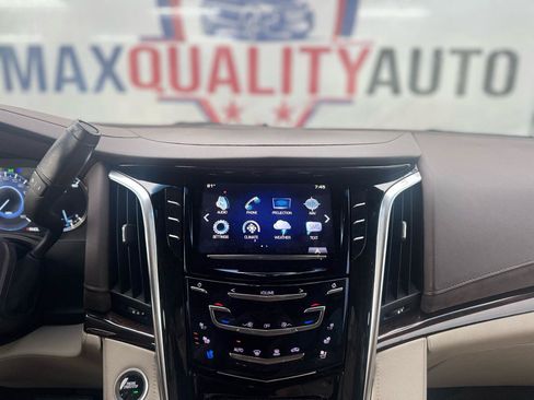Used 2017 Cadillac Escalade Luxury AWD/4WD image 55