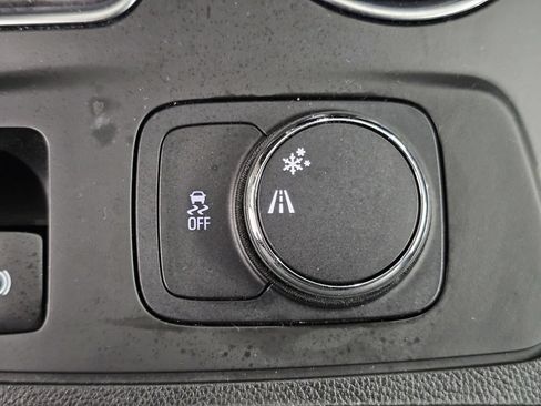 Used 2019 Chevrolet Traverse LT FWD image 24