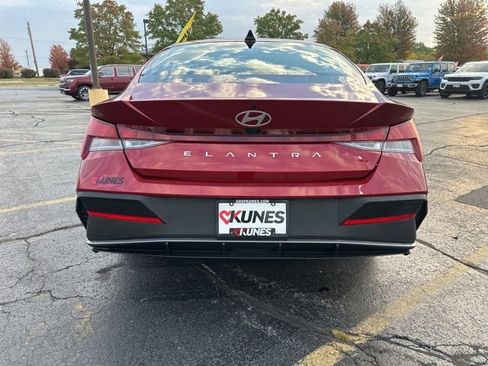 Used 2024 Hyundai Elantra SEL image 15