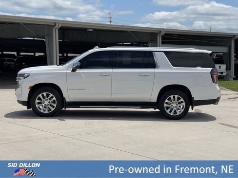 Used 2021 Chevrolet Suburban Premier w/ Premium Package image 23