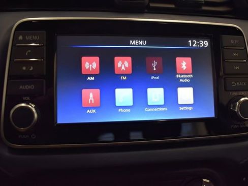 Used 2025 Nissan Versa SV FWD image 8