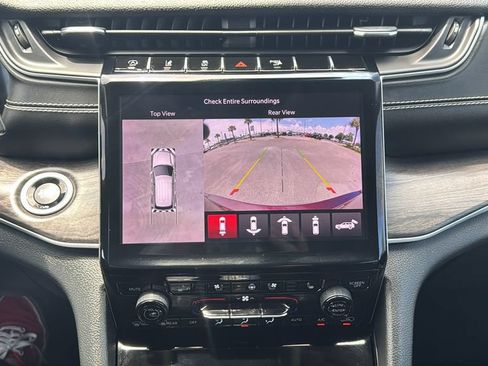 Used 2023 Jeep Grand Cherokee L Limited w/ Luxury Tech Group II AWD/4WD image 21