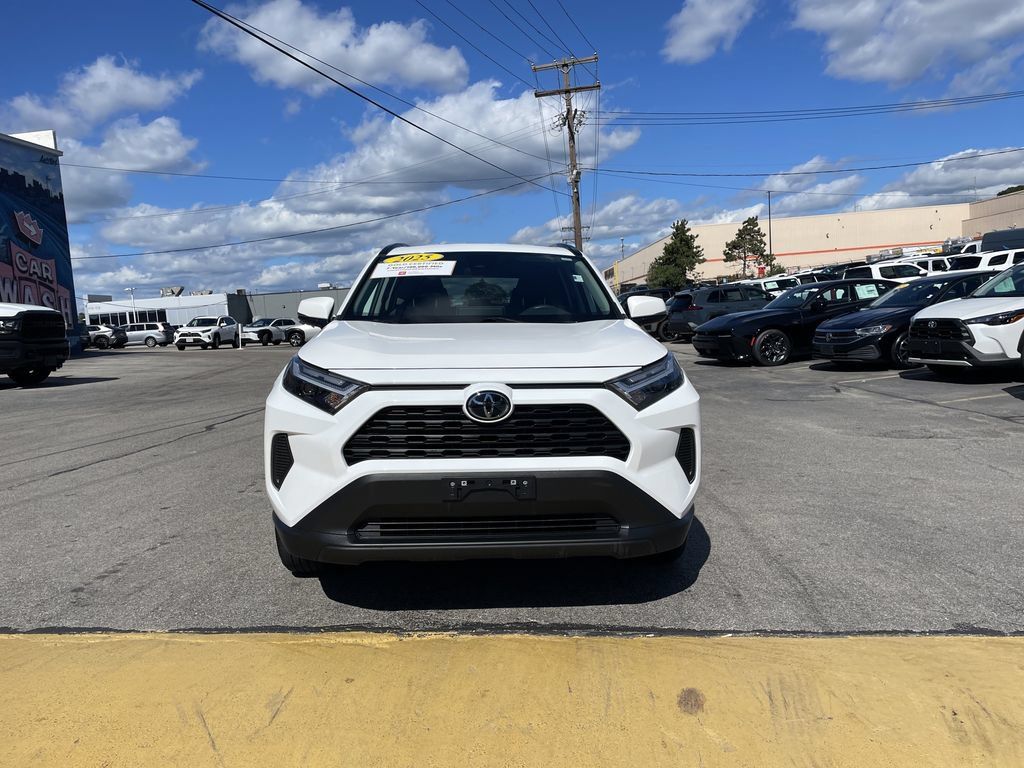 Used 2025 Toyota RAV4 XLE AWD/4WD image 5