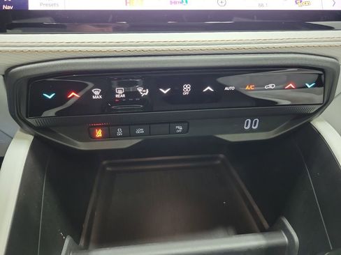 New 2026 Jeep Cherokee Overland w/ Trailer Tow Group image 29