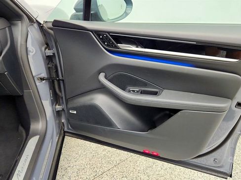 Used 2025 Porsche Macan Electric RWD image 25