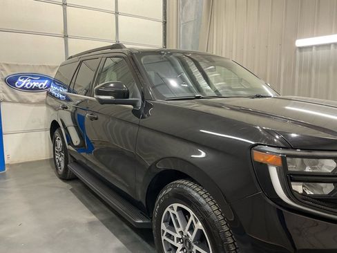 Used 2025 Ford Expedition Active image 4
