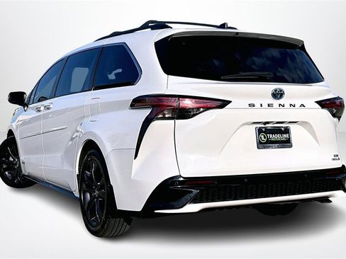 Used 2021 Toyota Sienna XSE image 4
