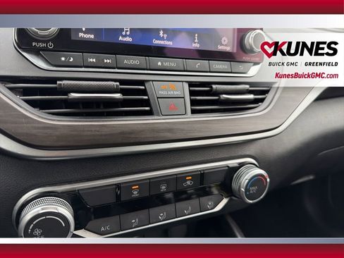 Used 2024 Nissan Altima 2.5 SV FWD image 22